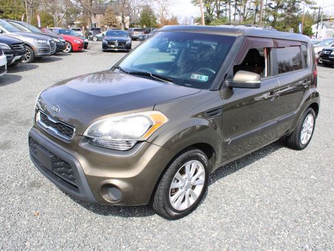 Used 2012 Kia Soul + FWD image 2
