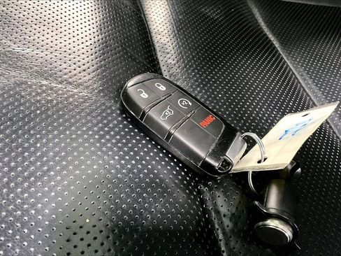 Used 2024 Dodge Durango GT RWD image 11