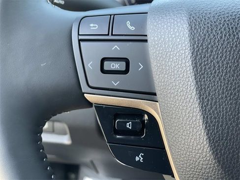 Used 2026 Toyota Crown XLE image 9