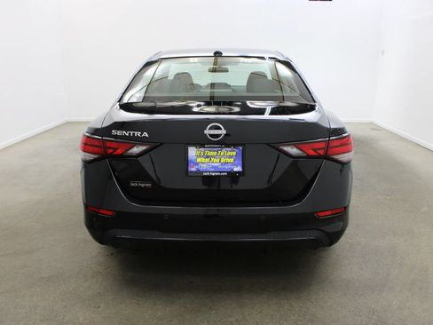 Used 2025 Nissan Sentra SV FWD image 4