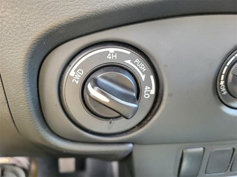 Used 2023 Nissan Frontier SV image 19