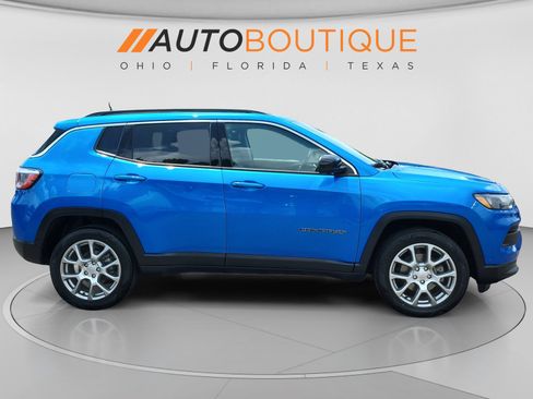 Used 2022 Jeep Compass Latitude w/ Sun and Sound Group AWD/4WD image 6