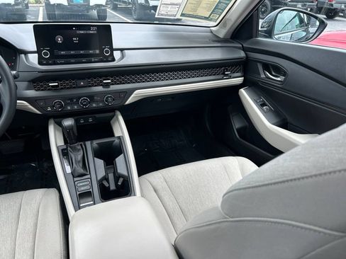 Used 2025 Honda Accord SE image 11