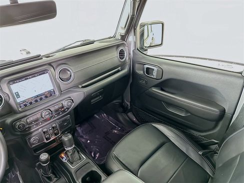 Used 2018 Jeep Wrangler Unlimited Sahara image 21