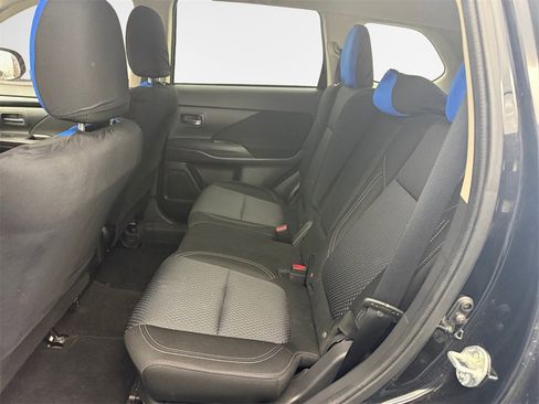 Used 2020 Mitsubishi Outlander ES image 22