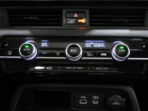 Used 2025 Honda Pilot Touring image 20