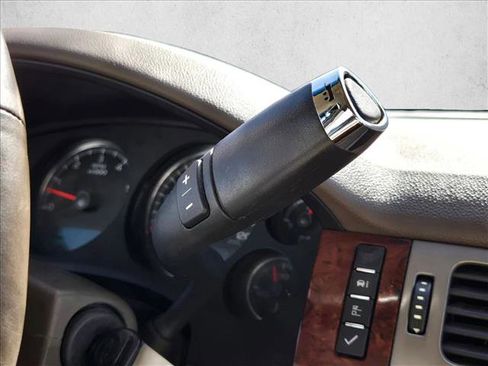 Used 2013 Chevrolet Avalanche LTZ image 10