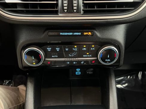Used 2022 Ford Escape SE w/ Cold Weather Package FWD image 27