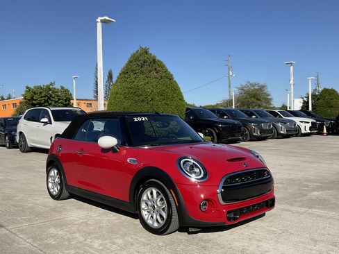 Used 2021 MINI Cooper S image 1