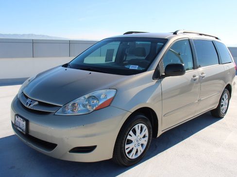 Used 2008 Toyota Sienna CE image 6