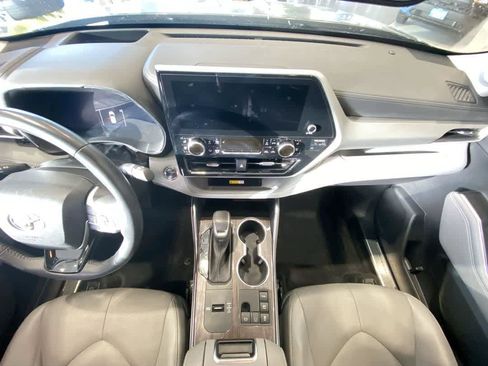Used 2023 Toyota Highlander Platinum AWD/4WD image 23