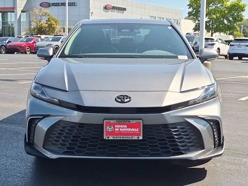 Used 2025 Toyota Camry SE w/ Convenience Package FWD image 5
