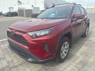 Used 2021 Toyota RAV4 LE video 1