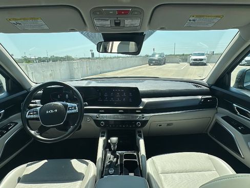Used 2025 Kia Telluride S FWD image 22