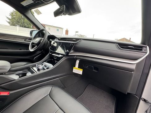 New 2026 Jeep Grand Cherokee Limited w/ Limited Altitude Package image 19