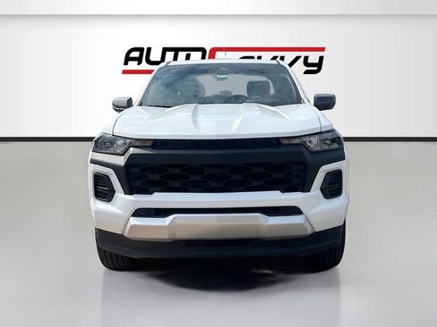 Used 2025 Chevrolet Colorado LT RWD image 2