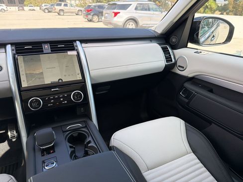 New 2026 Land Rover Discovery Limited Edition AWD/4WD image 30