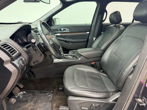 Used 2017 Ford Explorer Limited w/ Equipment Group 301A FWD image 12