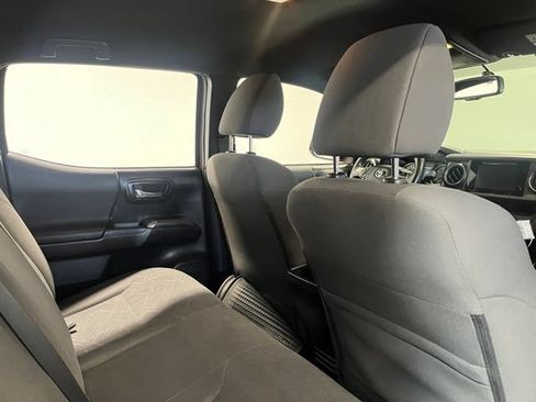 Used 2017 Toyota Tacoma TRD Sport w/ Tow Package AWD/4WD image 14