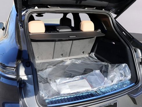 New 2026 Porsche Cayenne GTS image 17