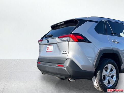 Certified 2021 Toyota RAV4 XLE w/ Carpet Mat Package (TMS) AWD/4WD image 12