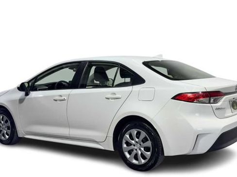 Used 2023 Toyota Corolla LE FWD image 4