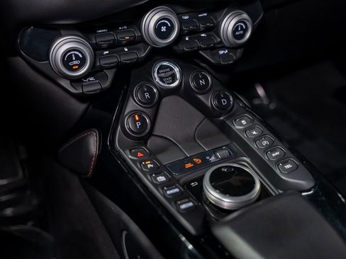 Used 2020 Aston Martin V8 Vantage Coupe image 45