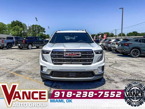 Used 2025 GMC Acadia Elevation FWD image 2