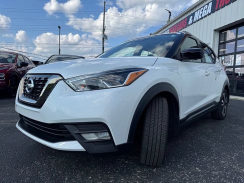 Used 2019 Nissan Kicks SR w/ SR Premium Package FWD image 4