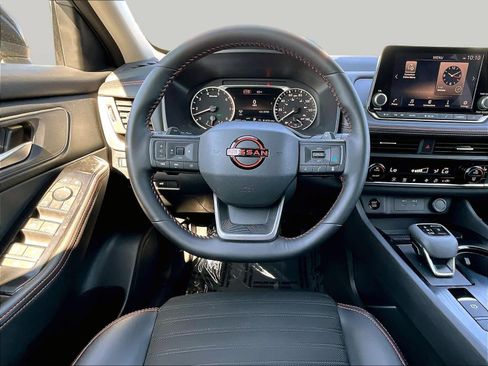 Certified 2026 Nissan Rogue SV AWD/4WD image 11