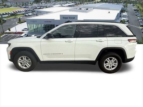 Certified 2025 Jeep Grand Cherokee Laredo image 9