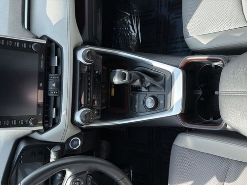 Used 2022 Toyota RAV4 Limited image 19