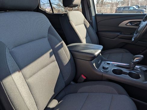 Used 2022 Chevrolet Traverse LT image 26