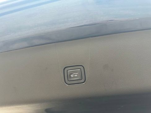 Used 2023 Chevrolet Traverse LT FWD image 27