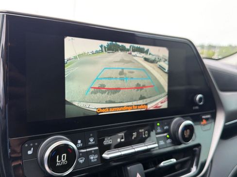 Used 2023 Toyota Highlander XLE FWD image 26