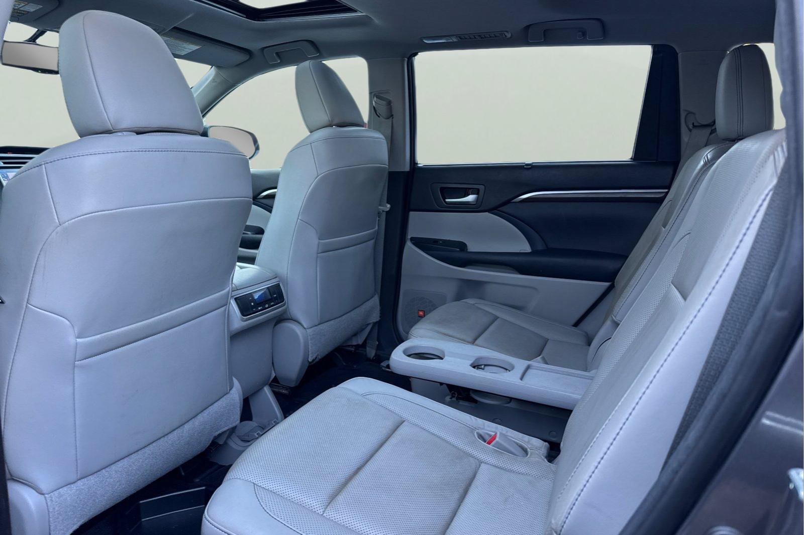 Used 2015 Toyota Highlander Limited FWD image 5