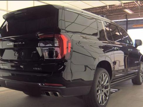 Used 2025 GMC Yukon XL Denali Ultimate AWD/4WD image 3