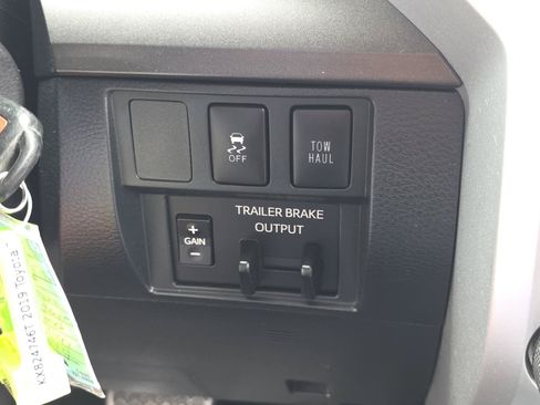 Used 2019 Toyota Tundra SR5 w/ SR5 Upgrade Package AWD/4WD image 24
