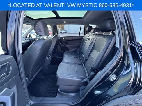 Used 2021 Volkswagen Tiguan SE w/ Panoramic Sunroof Package image 9