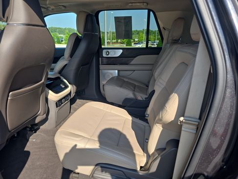 Used 2023 Lincoln Navigator L Reserve AWD/4WD image 14