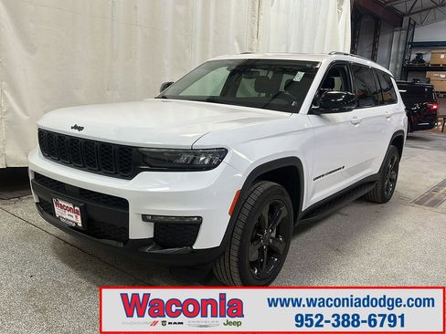 Used 2022 Jeep Grand Cherokee L Limited w/ Black Appearance Package image 1