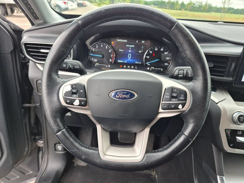 Used 2021 Ford Explorer XLT w/ Equipment Group 202A AWD/4WD image 18