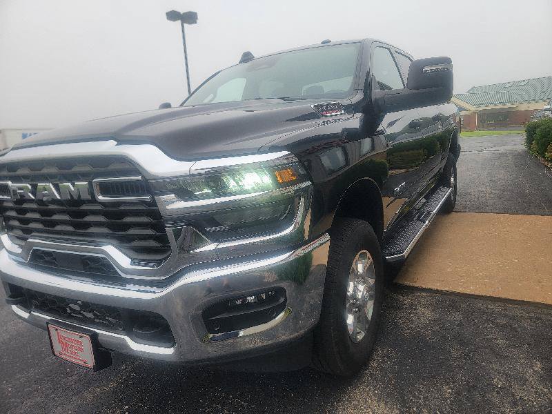 Used 2025 RAM 2500 Big Horn AWD/4WD image 4