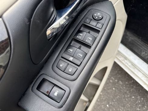 Used 2019 Dodge Grand Caravan SE w/ UConnect Hands-Free Group FWD image 20