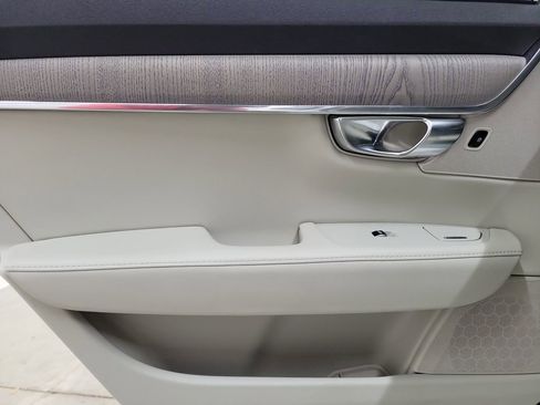 Used 2025 Volvo S90 B6 Plus image 15