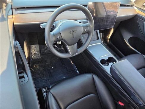 Used 2023 Tesla Model Y Performance image 10