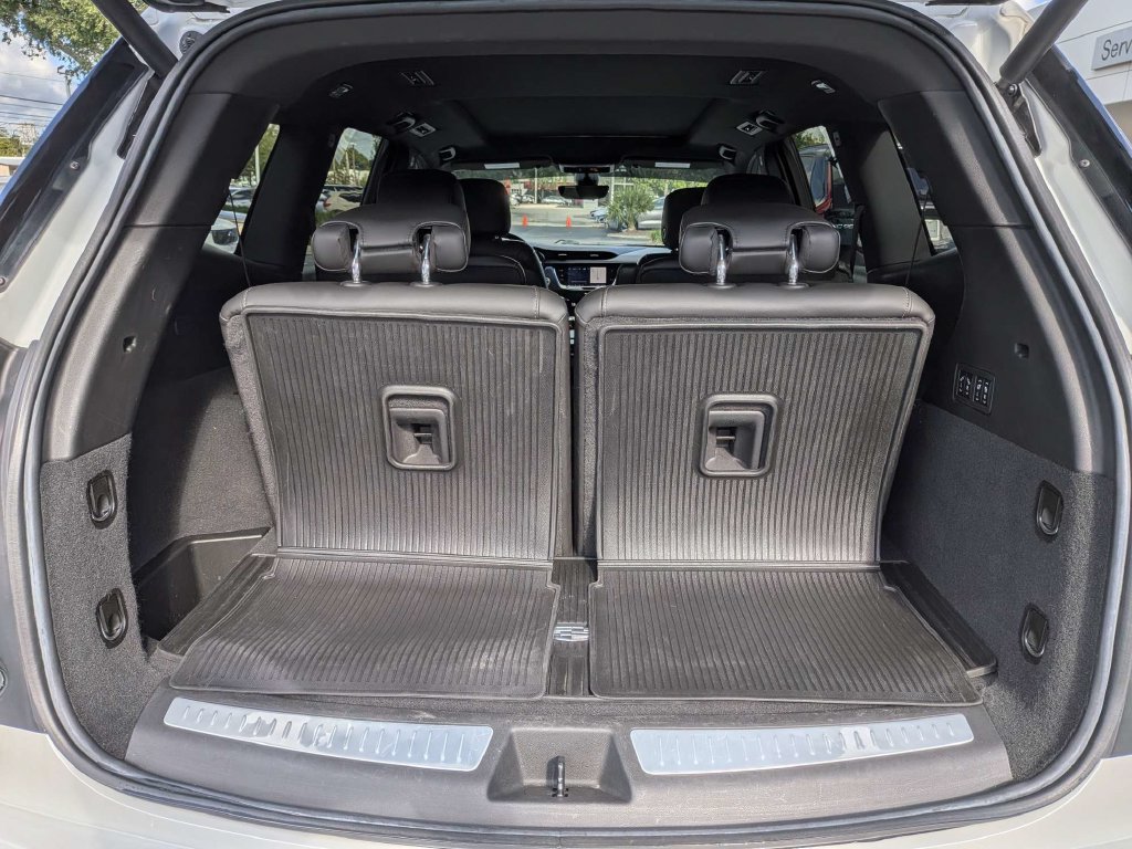 Used 2022 Cadillac XT6 Premium Luxury w/ Technology Package FWD image 13