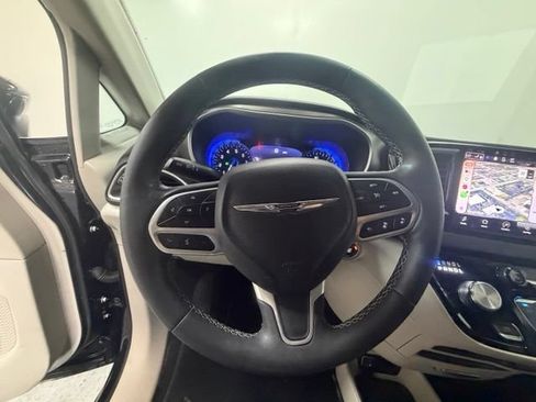 Certified 2023 Chrysler Pacifica Touring-L FWD image 25