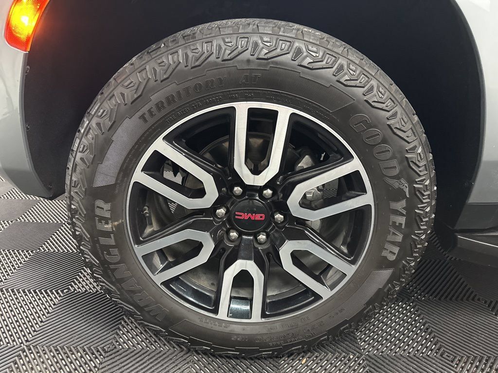Used 2024 GMC Yukon AT4 w/ Technology Package AWD/4WD image 42