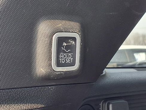 Used 2022 Jeep Grand Cherokee Overland w/ Luxury Tech Group IV image 22